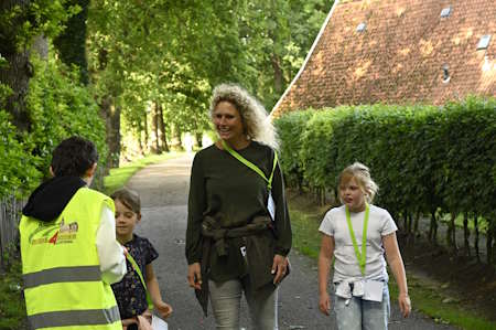 Vrijwilliger aan het werk tijdens de Wandel4Daagse