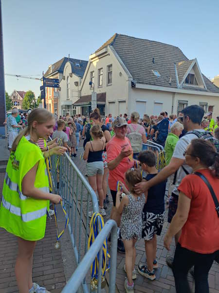 Vrijwilliger aan het werk tijdens de Wandel4Daagse