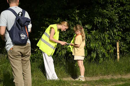 Vrijwilliger aan het werk tijdens de Wandel4Daagse